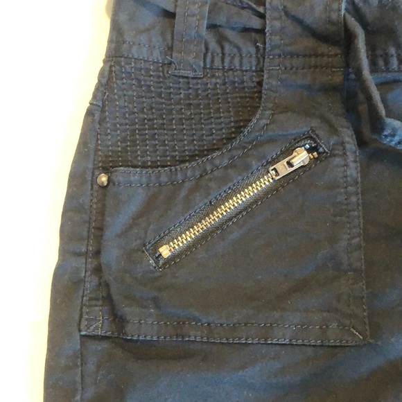 Womens size 6 black Express cuffed Shorts with front pockets - Picture 2 of 10